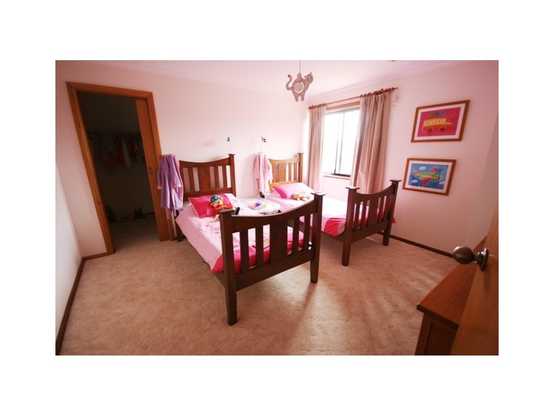 23 SANDALWOOD CRESCENT, Flagstaff Hill SA 5159