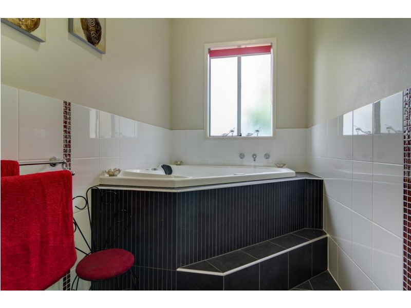 16 Salvador Street, Flagstaff Hill SA 5159