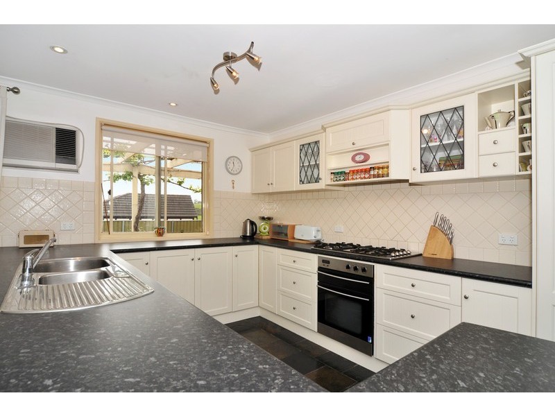 33 York Drive, Flagstaff Hill SA 5159