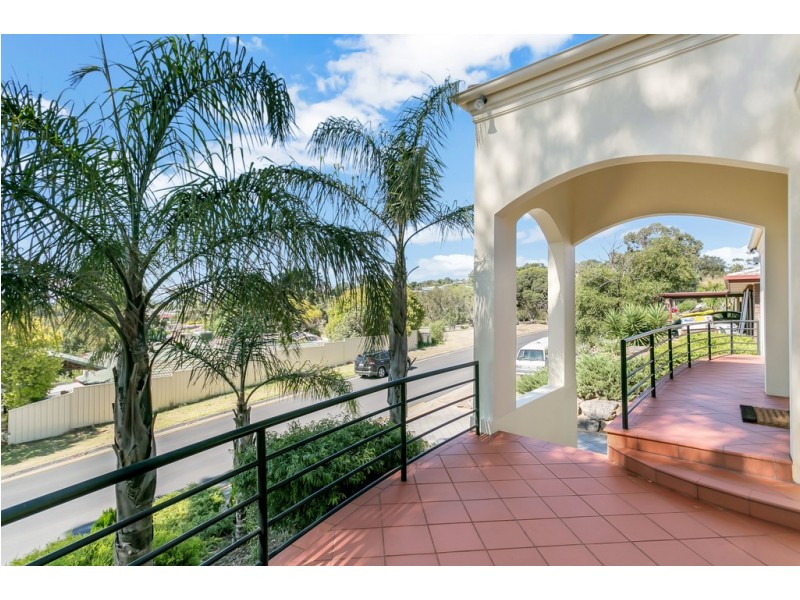 8 Courageous Avenue, Happy Valley SA 5159