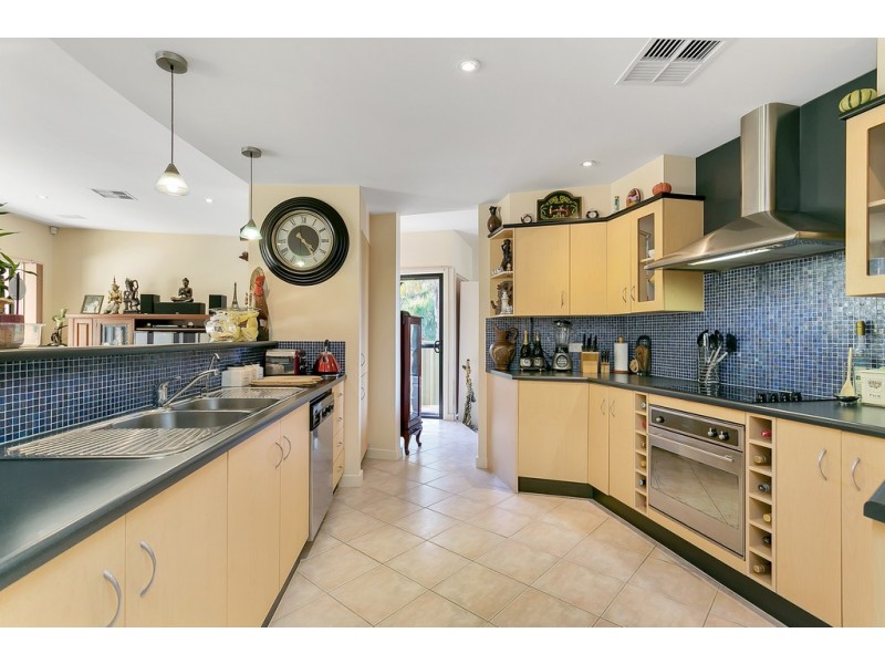 8 Courageous Avenue, Happy Valley SA 5159