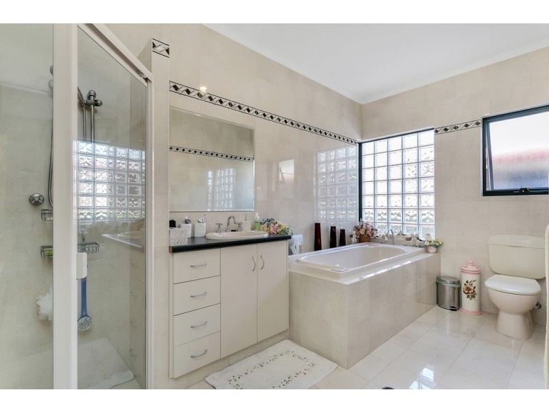 8 Courageous Avenue, Happy Valley SA 5159