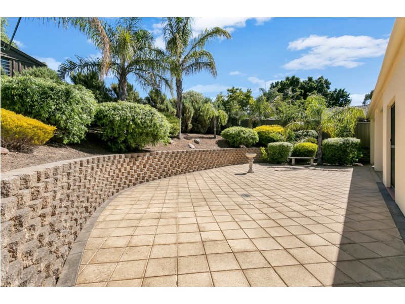 8 Courageous Avenue, Happy Valley SA 5159