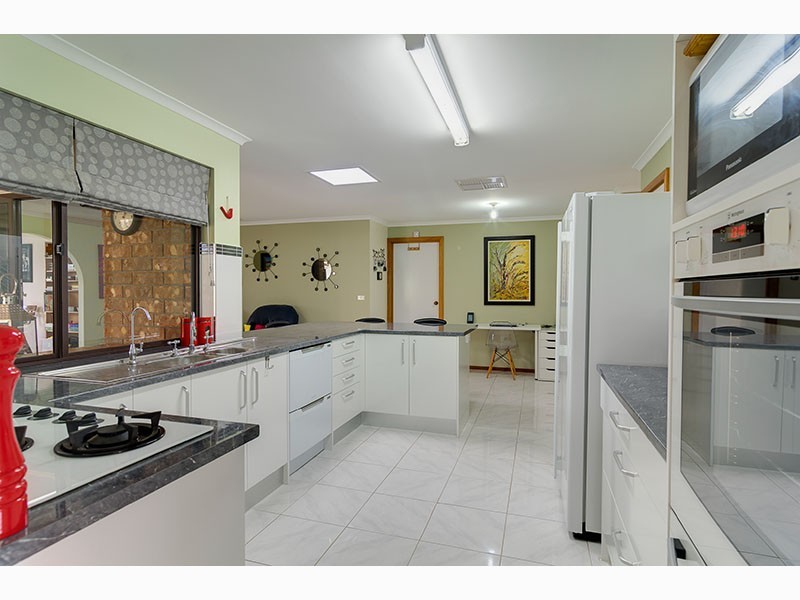 4 Woodcroft Drive, Morphett Vale SA 5162