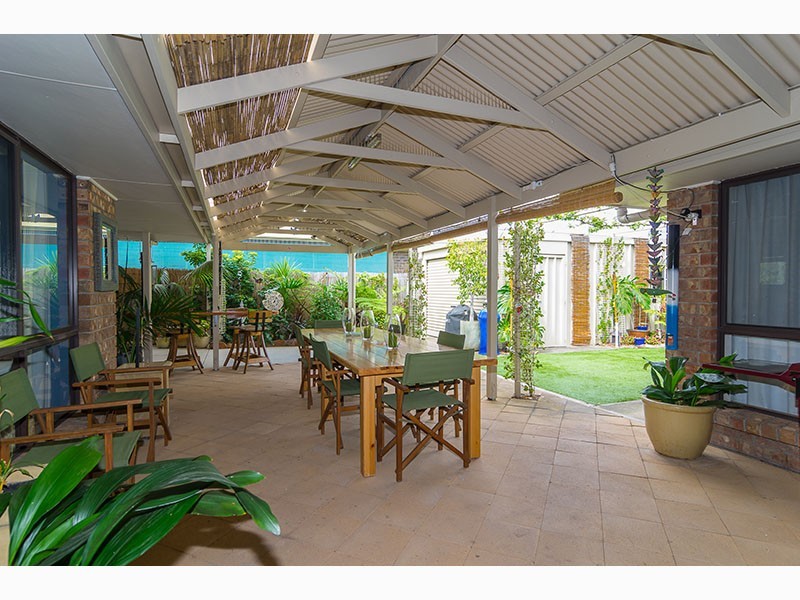 4 Woodcroft Drive, Morphett Vale SA 5162