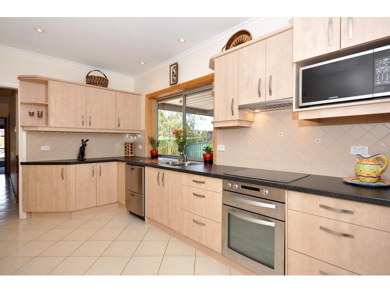 10 HAMS ROAD, Flagstaff Hill SA 5159