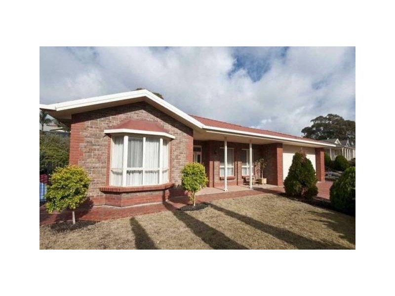 18 SANDALWOOD CRESCENT, Flagstaff Hill SA 5159