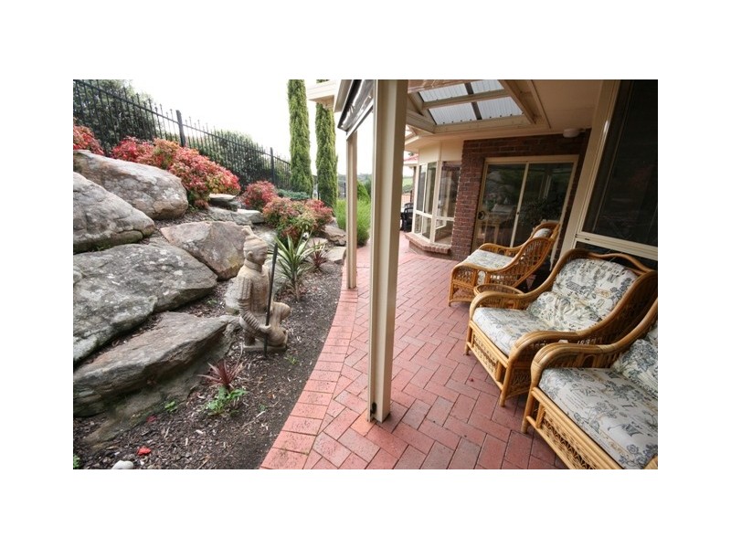 18 SANDALWOOD CRESCENT, Flagstaff Hill SA 5159