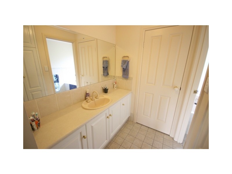 18 SANDALWOOD CRESCENT, Flagstaff Hill SA 5159