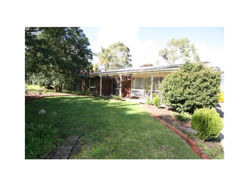 6 ROXANNE AVENUE, Aberfoyle Park SA 5159