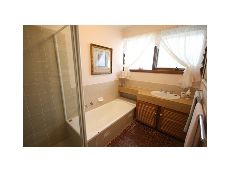 6 ROXANNE AVENUE, Aberfoyle Park SA 5159