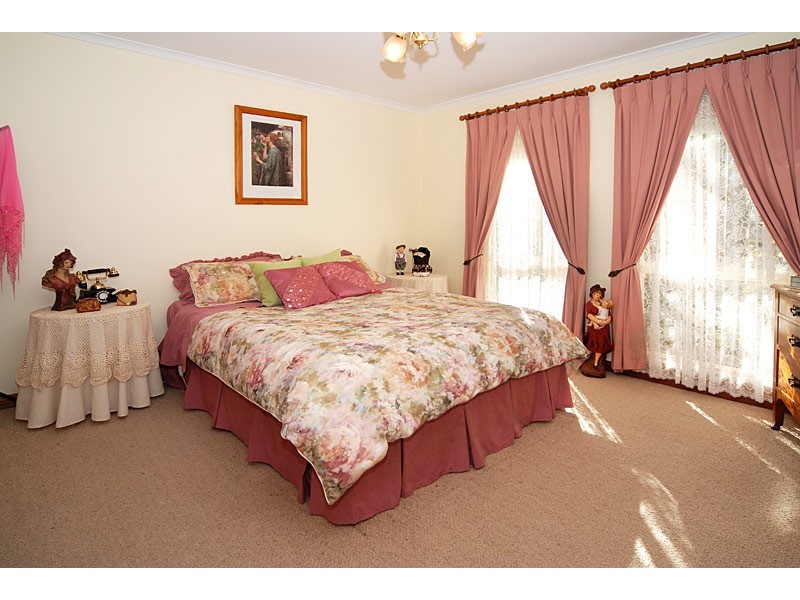 6 Dunalbyn Drive, Aberfoyle Park SA 5159