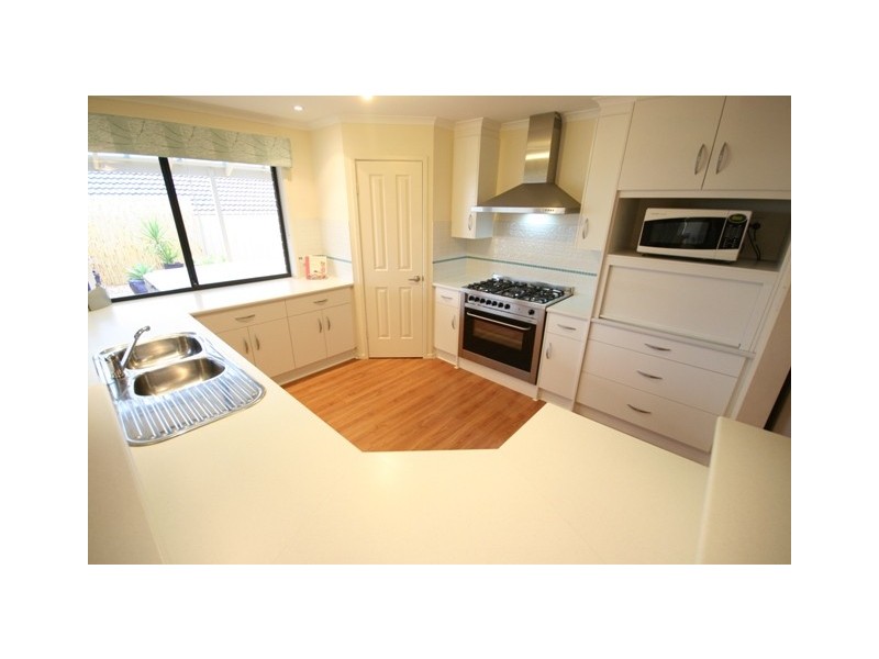 18 Torquay Drive, Seaford Rise SA 5169