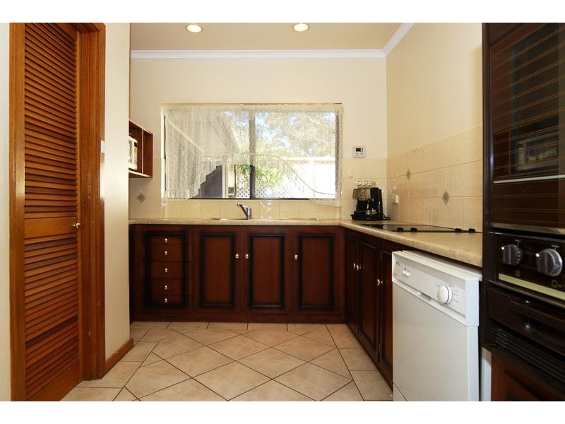 16 Swan Avenue, Happy Valley SA 5159