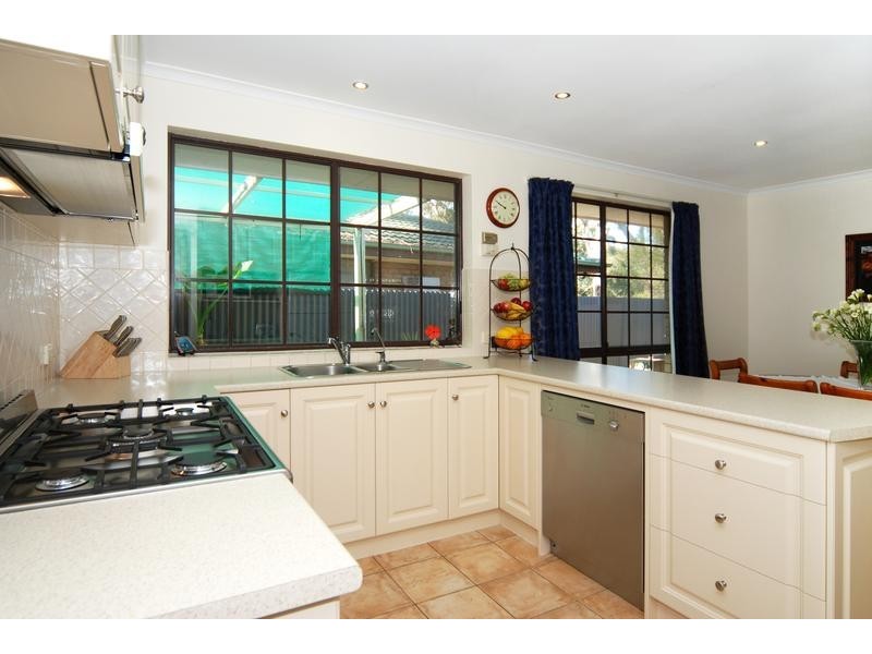 18 Sheoak Crescent, Aberfoyle Park SA 5159