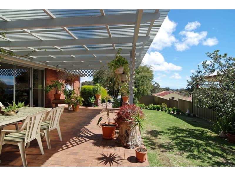 90 OAKRIDGE RD, Aberfoyle Park SA 5159