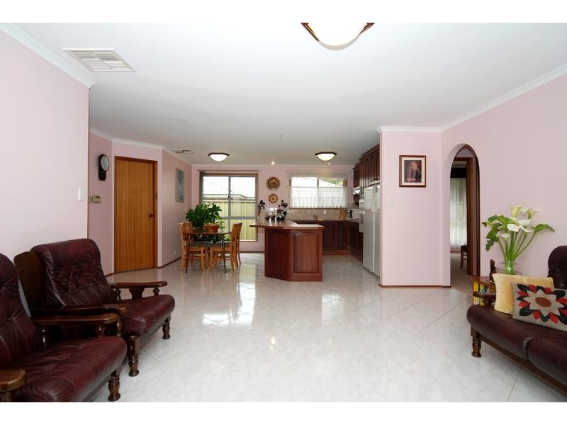 90 OAKRIDGE RD, Aberfoyle Park SA 5159