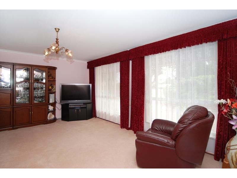 90 OAKRIDGE RD, Aberfoyle Park SA 5159