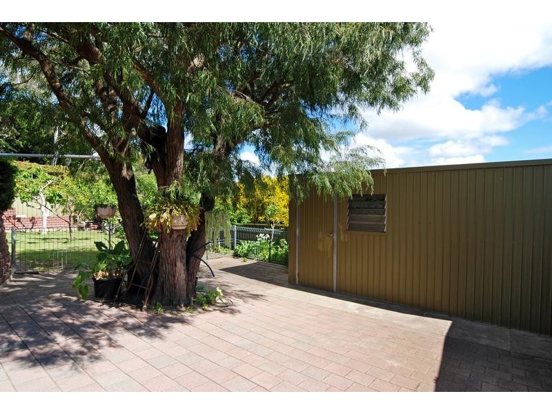 90 OAKRIDGE RD, Aberfoyle Park SA 5159
