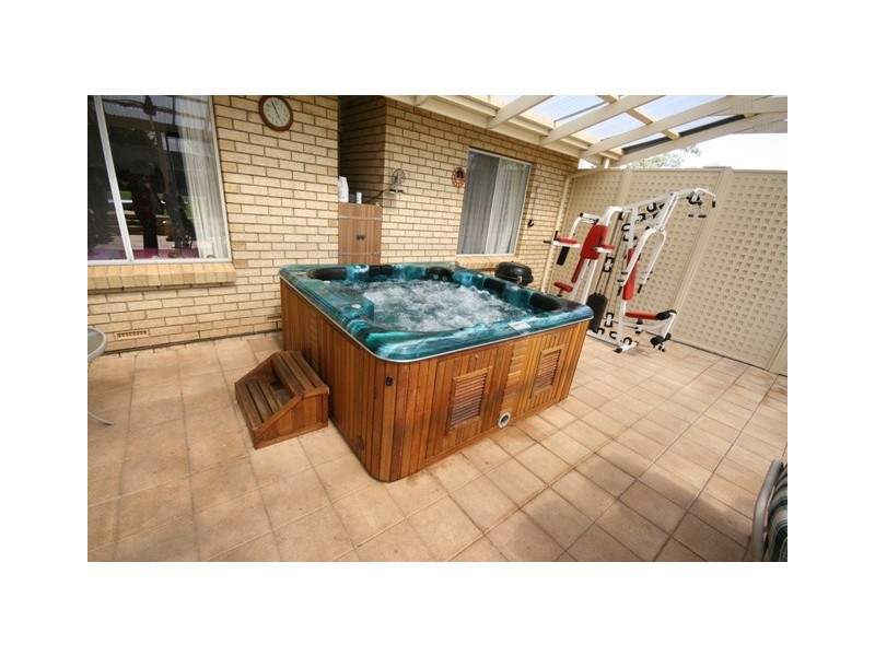 185 BLACK ROAD, Flagstaff Hill SA 5159