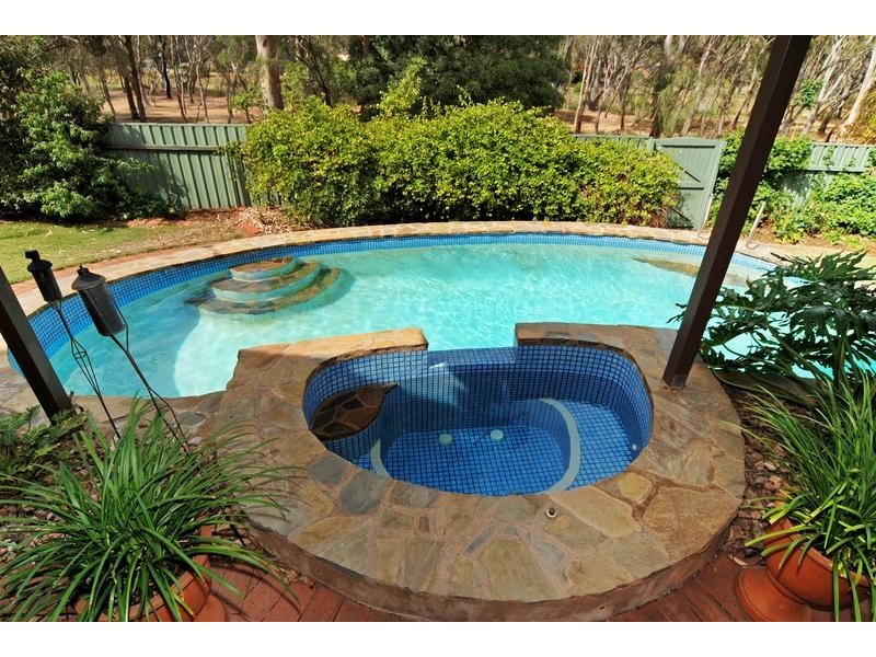 14 Swan Avenue, Happy Valley SA 5159