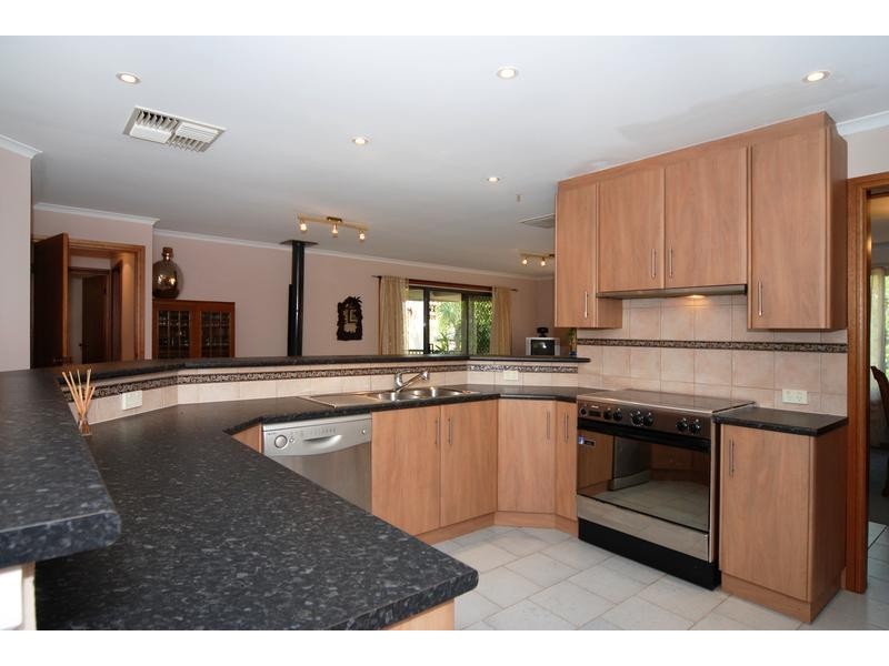 31 Dunalbyn Drive, Aberfoyle Park SA 5159