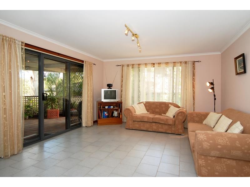 31 Dunalbyn Drive, Aberfoyle Park SA 5159