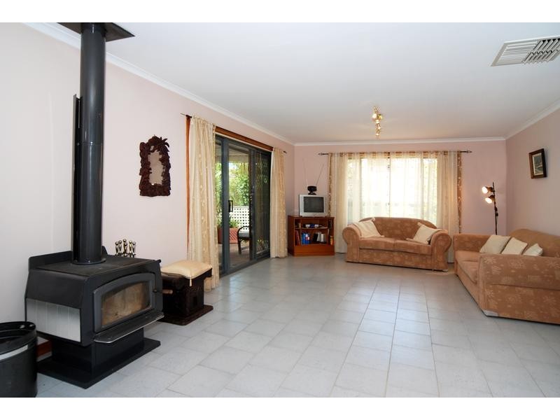 31 Dunalbyn Drive, Aberfoyle Park SA 5159