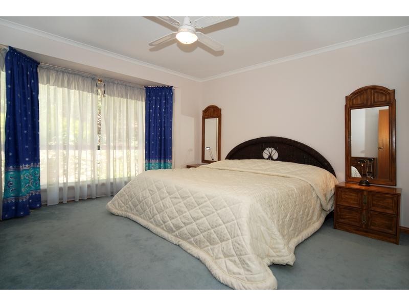 31 Dunalbyn Drive, Aberfoyle Park SA 5159