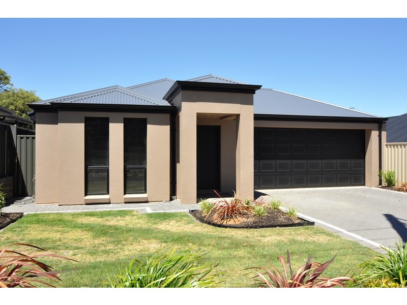 4 Bishops Hill Road, Happy Valley SA 5159