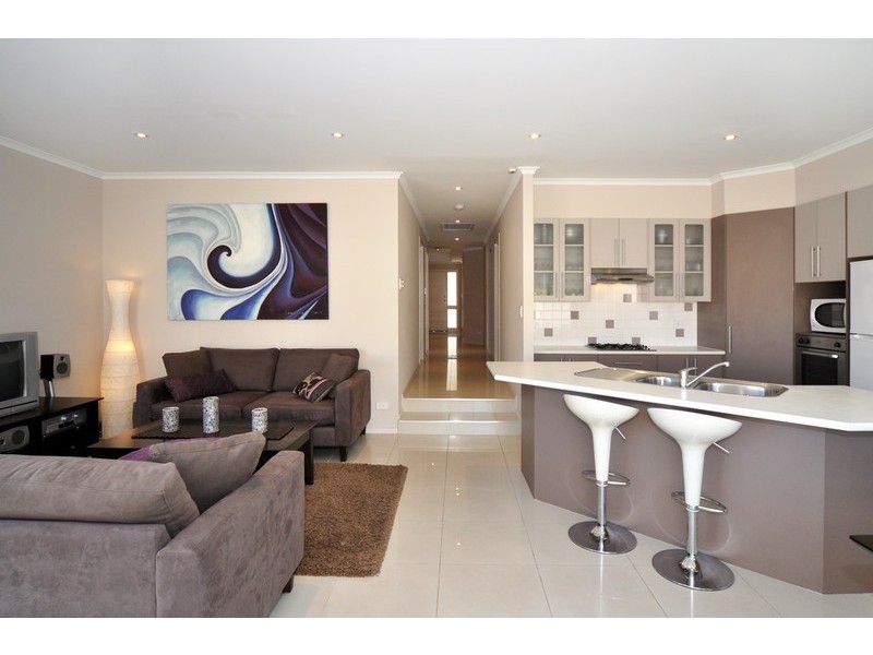 4 Bishops Hill Road, Happy Valley SA 5159