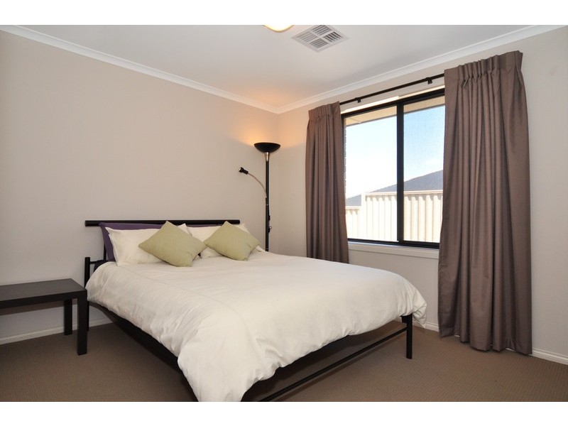 4 Bishops Hill Road, Happy Valley SA 5159