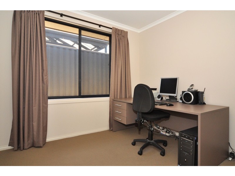 4 Bishops Hill Road, Happy Valley SA 5159