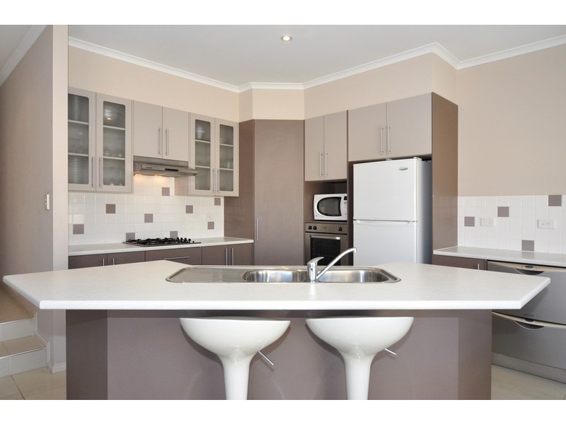 4 Bishops Hill Road, Happy Valley SA 5159