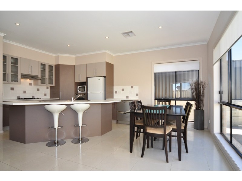 4 Bishops Hill Road, Happy Valley SA 5159