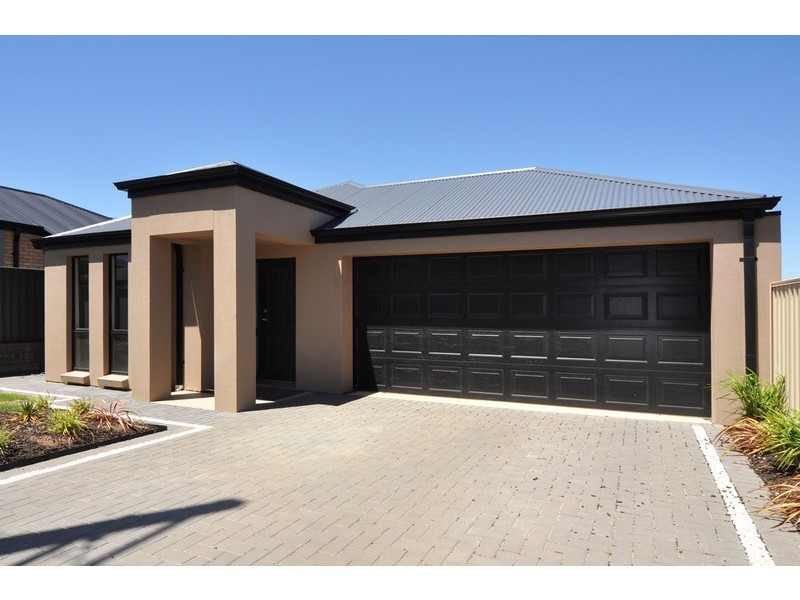 4 Bishops Hill Road, Happy Valley SA 5159