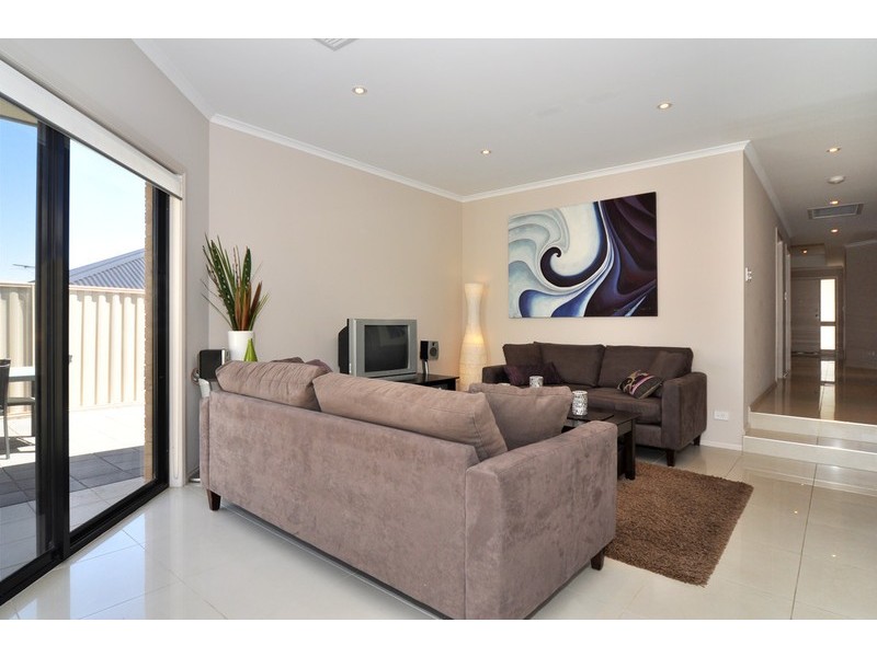 4 Bishops Hill Road, Happy Valley SA 5159