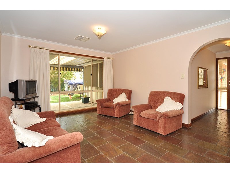 5 Lakeview Close, Woodcroft SA 5162