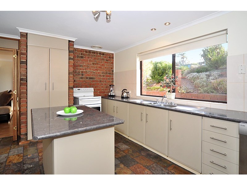 10 Grevillea Road, Aberfoyle Park SA 5159