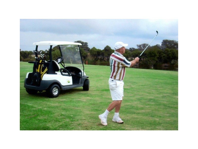 2 Golf Course Drive, Woodcroft SA 5162