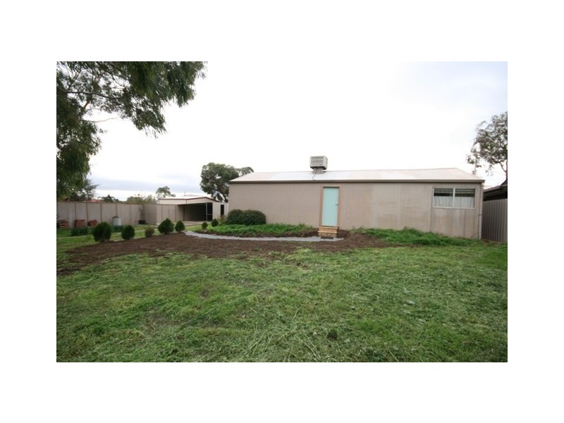 2 Golf Course Drive, Woodcroft SA 5162