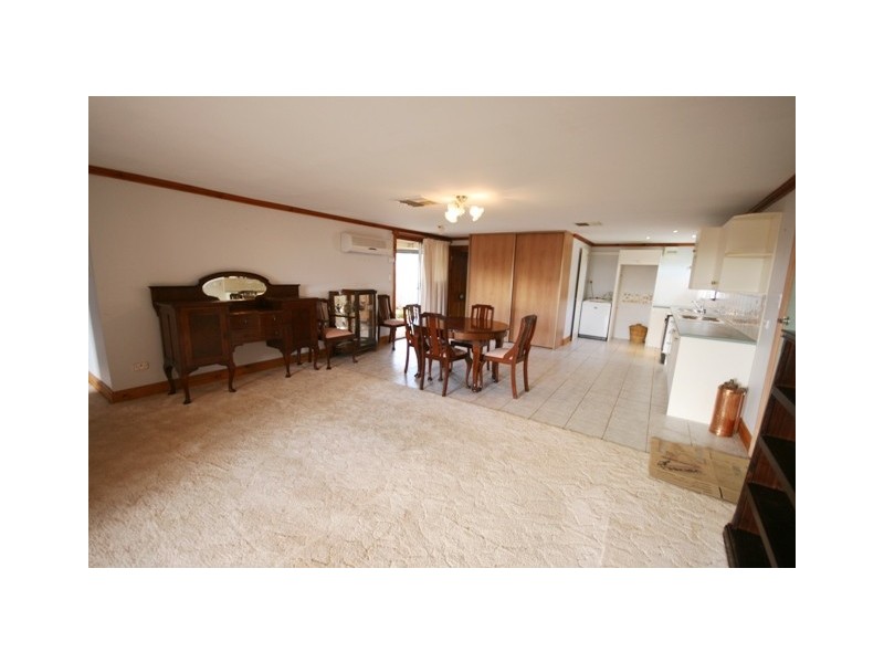 2 Golf Course Drive, Woodcroft SA 5162