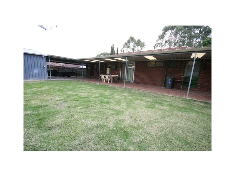 32 Roxanne Avenue, Aberfoyle Park SA 5159