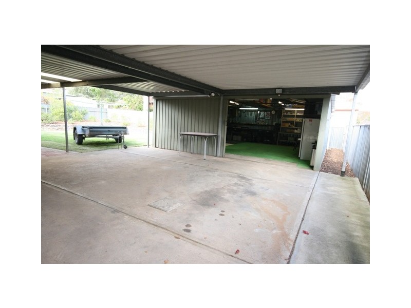 32 Roxanne Avenue, Aberfoyle Park SA 5159