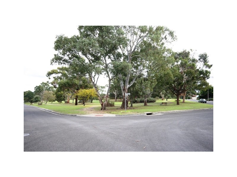 32 Roxanne Avenue, Aberfoyle Park SA 5159