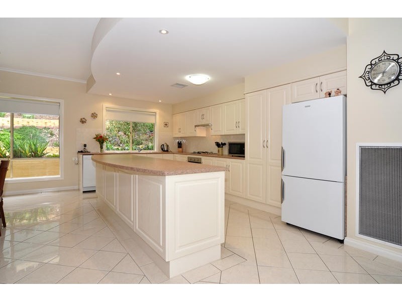 6 Hillside Court, Aberfoyle Park SA 5159