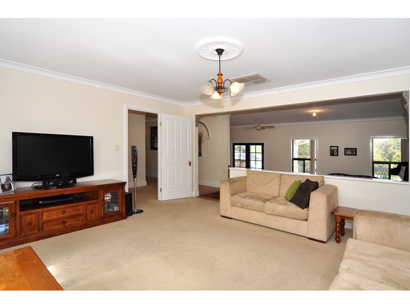 42 Woodlea Drive, Aberfoyle Park SA 5159