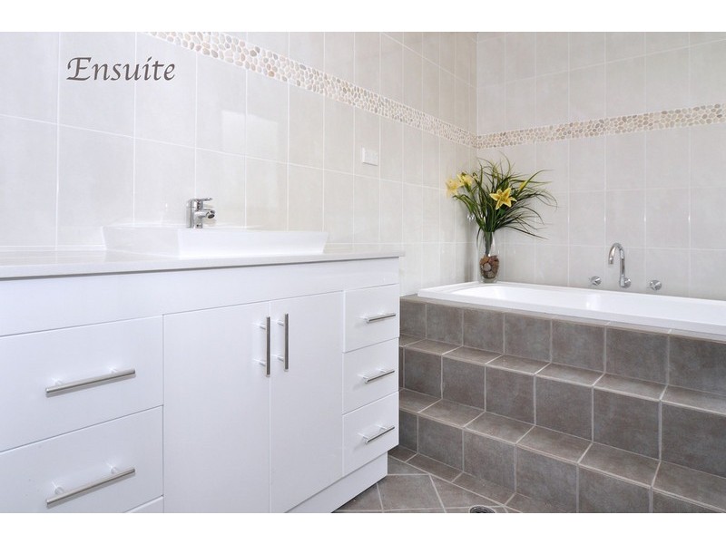 42 Woodlea Drive, Aberfoyle Park SA 5159
