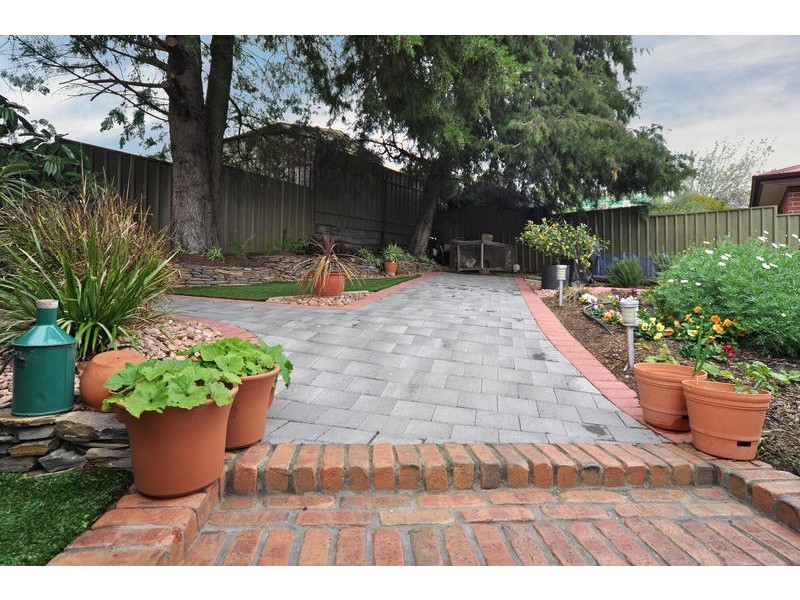 50 Dunalbyn Drive, Aberfoyle Park SA 5159