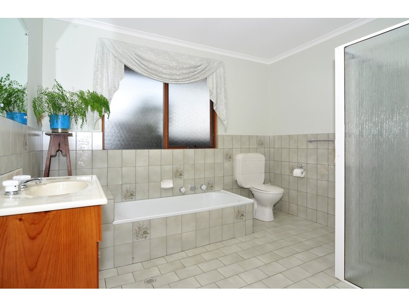 6 Monaco Circuit, Aberfoyle Park SA 5159